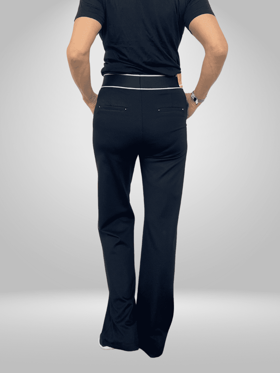 Upgrade your style game with our Estensivo Flare Pants! Crafted from a blend of 92% Nylon and 8% Elastane, these pants offer a comfortable and figure-flattering fit. Whether for a casual day out or a special event, these pants will give you the confidence to make a statement. Shop now and elevate your wardrobe!