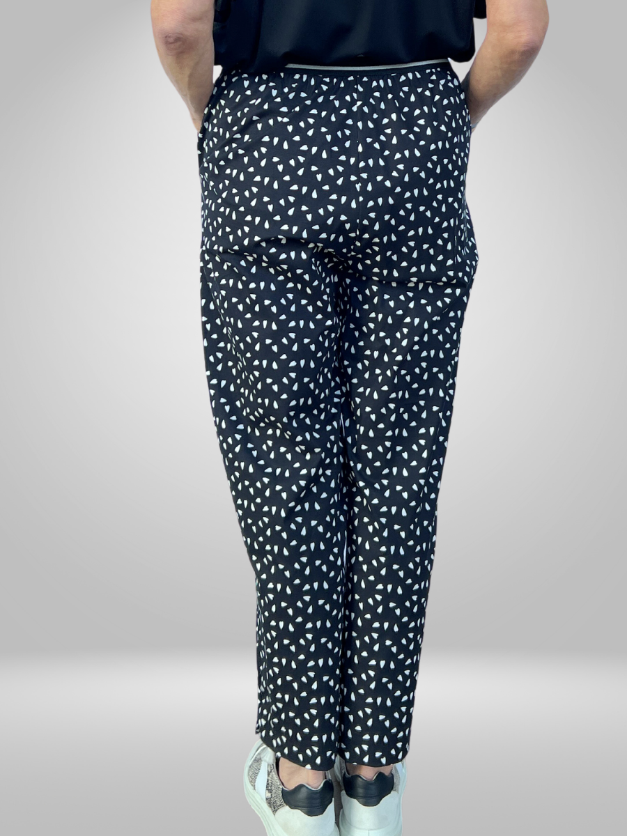 Upgrade your wardrobe with Pienna Pants (size 14-18), designed for a flattering and comfortable fit. These pants feature a tailored design that accentuates your shape and offers all-day stretch and comfort. Perfect for any occasion, these pants are a must-have addition to your closet.