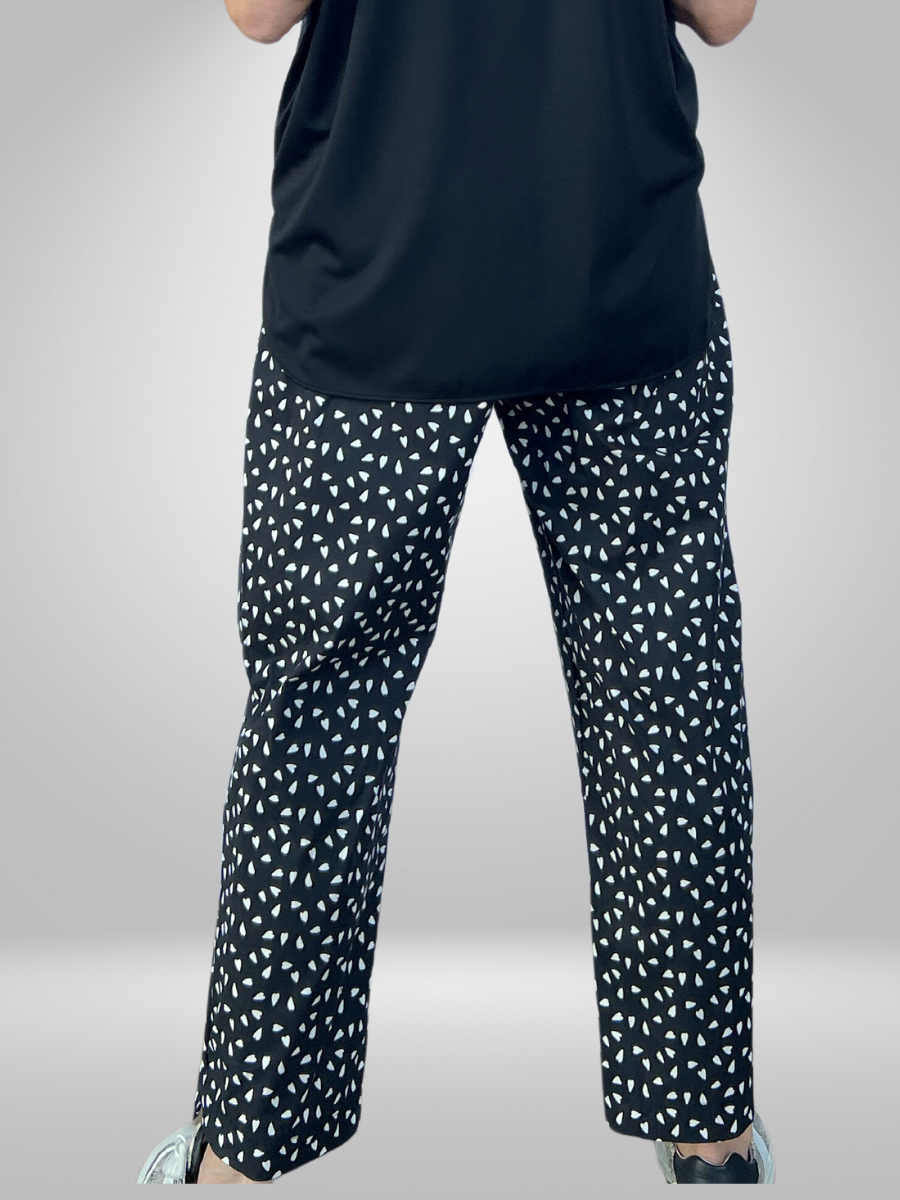 Upgrade your wardrobe with Pienna Pants (size 14-18), designed for a flattering and comfortable fit. These pants feature a tailored design that accentuates your shape and offers all-day stretch and comfort. Perfect for any occasion, these pants are a must-have addition to your closet.