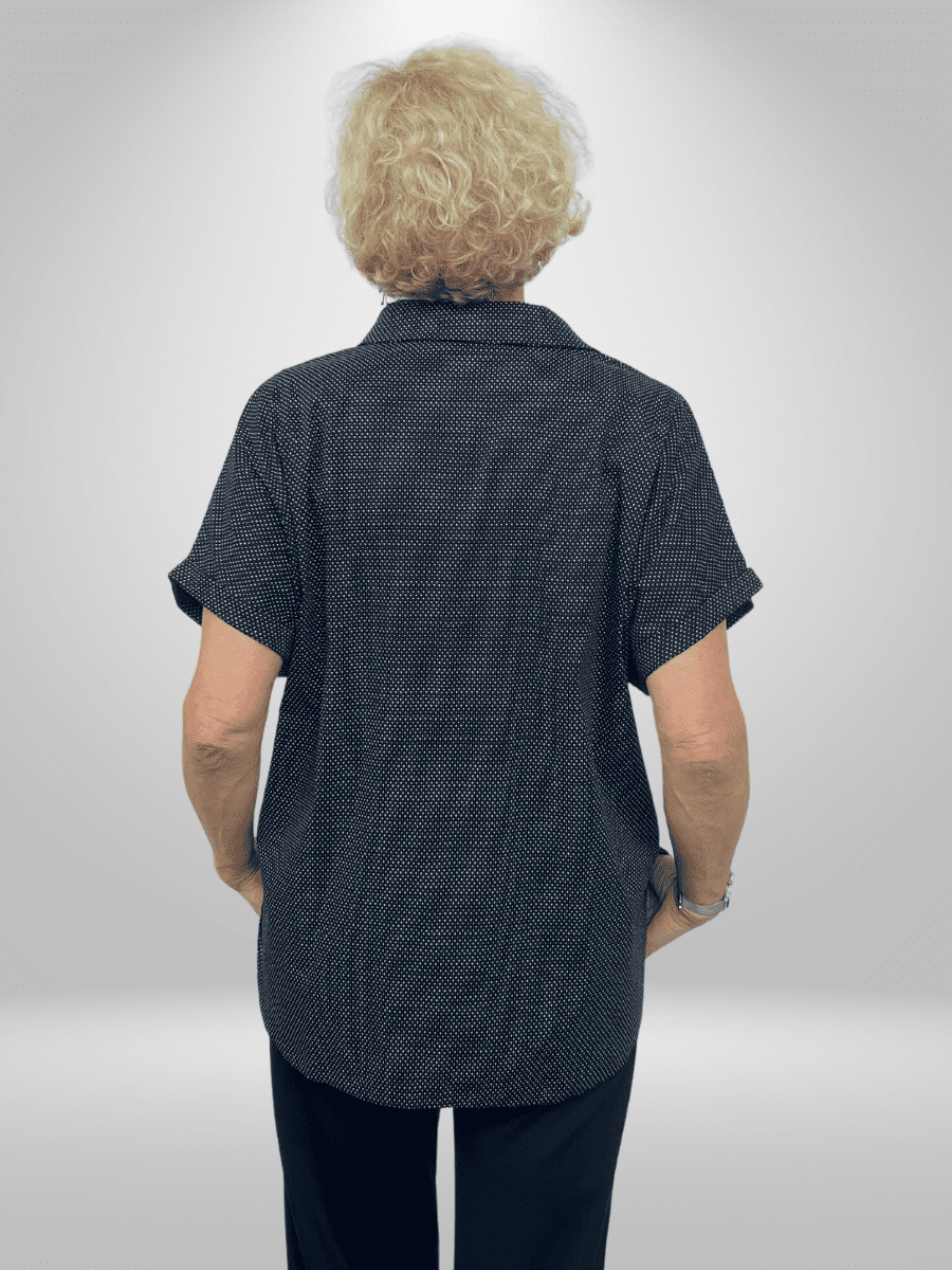 Stay cool and comfortable all day long with the Pienna Shirt. Made from lightweight fabric, this shirt offers a perfect fit and breathability. Perfect for long days, this shirt is a must-have in your wardrobe. Shop now!