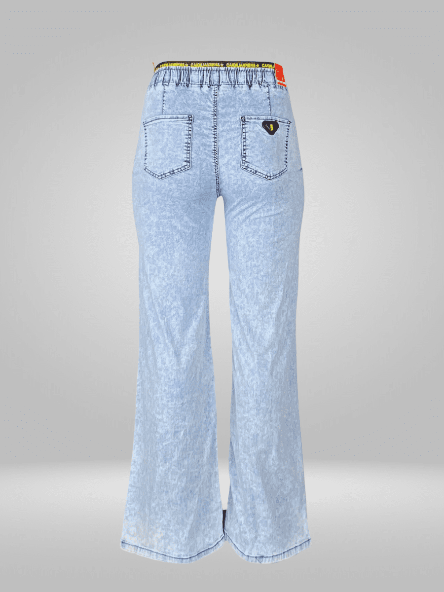 Upgrade your denim game with our Cotton Estensivo Boot-Cut Jeans. Crafted from a blend of 97% cotton and 3% Lycra, these jeans offer a comfortable and flexible fit that moves with you. Perfect for any occasion, these jeans provide the ideal combination of style and comfort. Whether you're running errands or enjoying a night out, these jeans will keep you looking and feeling your best. Shop now and experience the ultimate in comfort and style!