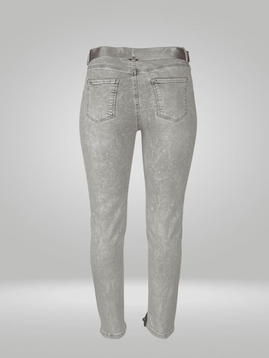 Elevate your wardrobe with Lady Coconad Slim Leg Jeans, crafted from a blend of 97% cotton and 3% elastane for the ultimate combination of comfort and fashion. These jeans are designed to make a statement and boost your confidence, without sacrificing on comfort. Upgrade your denim game with Lady Coconad and embrace effortless style.