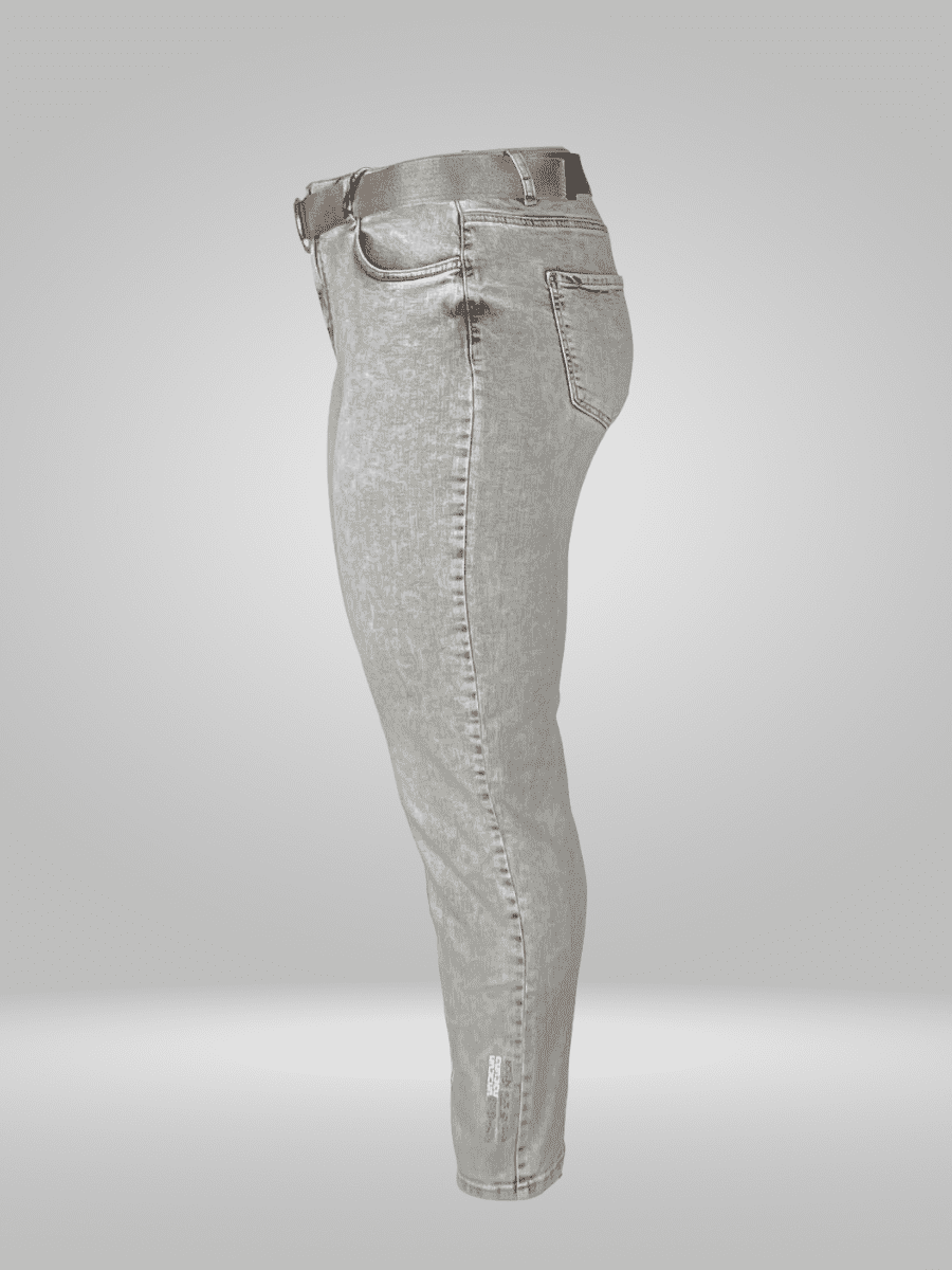 Elevate your wardrobe with Lady Coconad Slim Leg Jeans, crafted from a blend of 97% cotton and 3% elastane for the ultimate combination of comfort and fashion. These jeans are designed to make a statement and boost your confidence, without sacrificing on comfort. Upgrade your denim game with Lady Coconad and embrace effortless style.