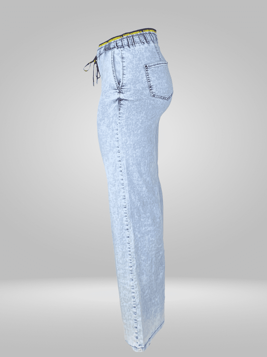 Upgrade your denim game with our Cotton Estensivo Boot-Cut Jeans. Crafted from a blend of 97% cotton and 3% Lycra, these jeans offer a comfortable and flexible fit that moves with you. Perfect for any occasion, these jeans provide the ideal combination of style and comfort. Whether you're running errands or enjoying a night out, these jeans will keep you looking and feeling your best. Shop now and experience the ultimate in comfort and style!