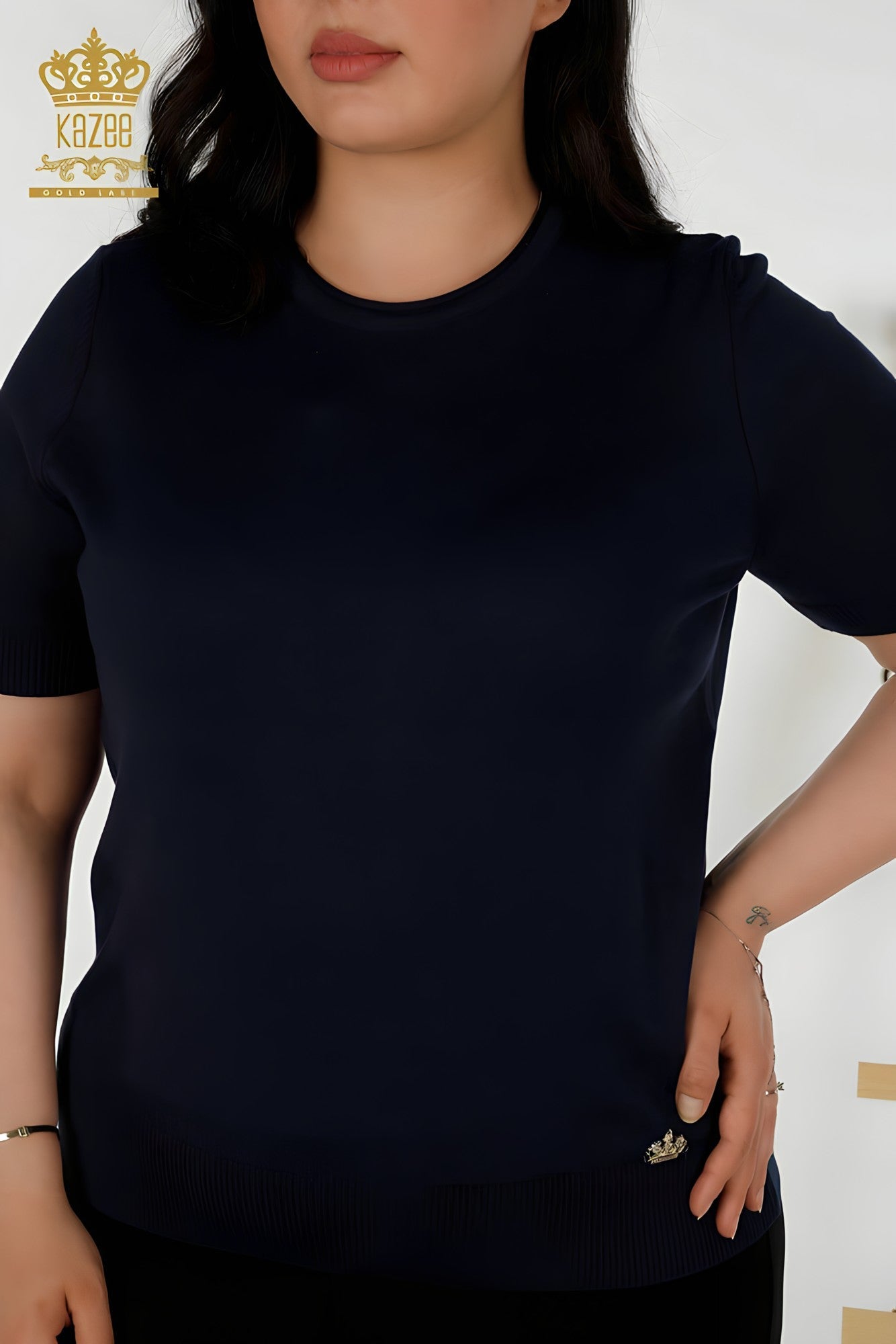 Stay cozy and stylish with Kazee's Women's Knitwear Sweater - Basic. Made with a lightweight blend of 92% Viscose and 8% Elastane, this sweater offers comfort and breathability for all day wear. Featuring a model with dimensions of 1.74 cm height, 108 cm bust, 87 cm waist, and 116 cm hips, this sweater is designed to flatter all body types. Perfect for any occasion, this sweater is a must-have addition to your wardrobe. Shop now and elevate your knitwear game!