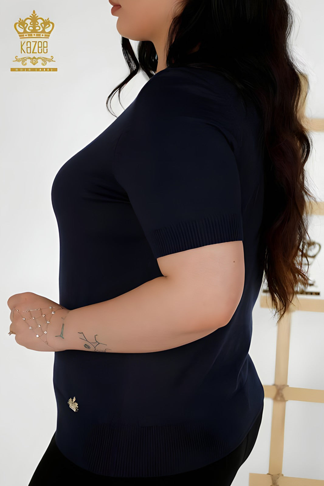 Stay cozy and stylish with Kazee's Women's Knitwear Sweater - Basic. Made with a lightweight blend of 92% Viscose and 8% Elastane, this sweater offers comfort and breathability for all day wear. Featuring a model with dimensions of 1.74 cm height, 108 cm bust, 87 cm waist, and 116 cm hips, this sweater is designed to flatter all body types. Perfect for any occasion, this sweater is a must-have addition to your wardrobe. Shop now and elevate your knitwear game!