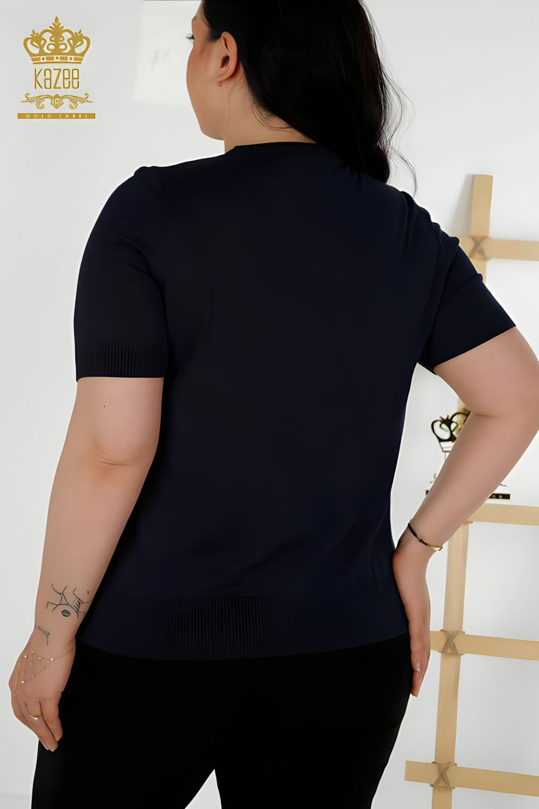 Stay cozy and stylish with Kazee's Women's Knitwear Sweater - Basic. Made with a lightweight blend of 92% Viscose and 8% Elastane, this sweater offers comfort and breathability for all day wear. Featuring a model with dimensions of 1.74 cm height, 108 cm bust, 87 cm waist, and 116 cm hips, this sweater is designed to flatter all body types. Perfect for any occasion, this sweater is a must-have addition to your wardrobe. Shop now and elevate your knitwear game!
