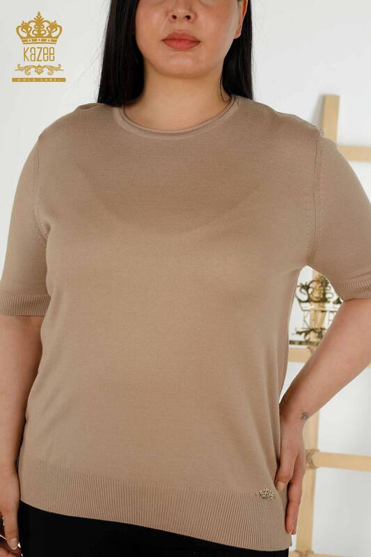 Stay cozy and stylish with Kazee's Women's Knitwear Sweater - Basic. Made with a lightweight blend of 92% Viscose and 8% Elastane, this sweater offers comfort and breathability for all day wear. Featuring a model with dimensions of 1.74 cm height, 108 cm bust, 87 cm waist, and 116 cm hips, this sweater is designed to flatter all body types. Perfect for any occasion, this sweater is a must-have addition to your wardrobe. Shop now and elevate your knitwear game!