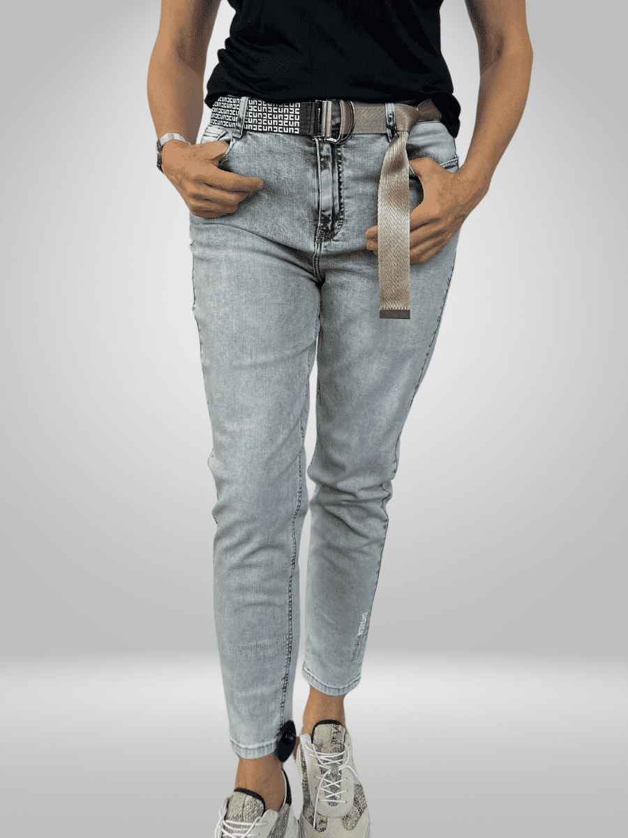 Elevate your wardrobe with Lady Coconad Slim Leg Jeans, crafted from a blend of 97% cotton and 3% elastane for the ultimate combination of comfort and fashion. These jeans are designed to make a statement and boost your confidence, without sacrificing on comfort. Upgrade your denim game with Lady Coconad and embrace effortless style.