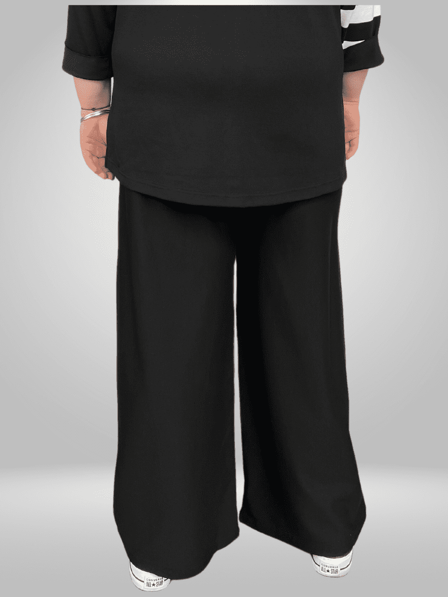 Introducing our Sly Pants, made of a breathable blend of 95% cotton and 5% elastane for a comfortable fit. These pants feature a layflat design and are available in various sizes. See the table for measurements in centimeters and inches. Please note that flat lay measurements may vary slightly due to fabric stretchiness and measurement variation. Mobile users, please scroll to the right on the image carousel for a visual representation of the measurements.