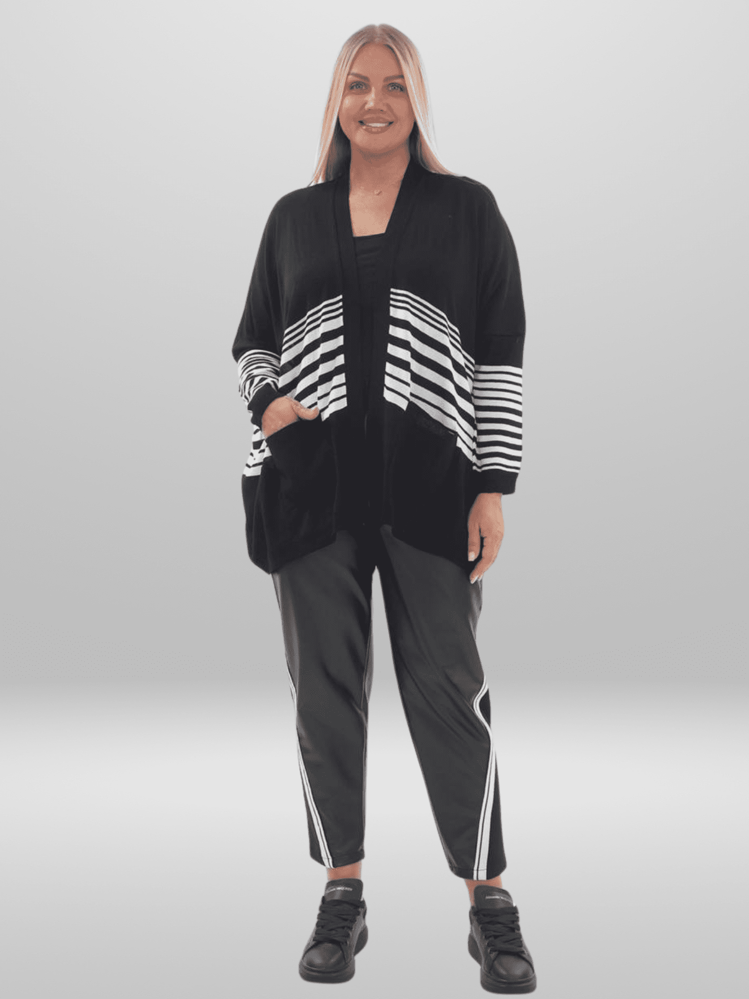 Get ready to turn heads with the Divas Plus Size Top - a perfect blend of luxury and comfort. This stylish addition to any attire is available in sizes 24-30, with measurements in cm doubled for an accurate fit. With a bust, waist, hip, collar, shoulder, sleeve, front length, and back length, this top is designed to flatter your curves and make you feel confident. Shop now and elevate your wardrobe with this must-have piece.