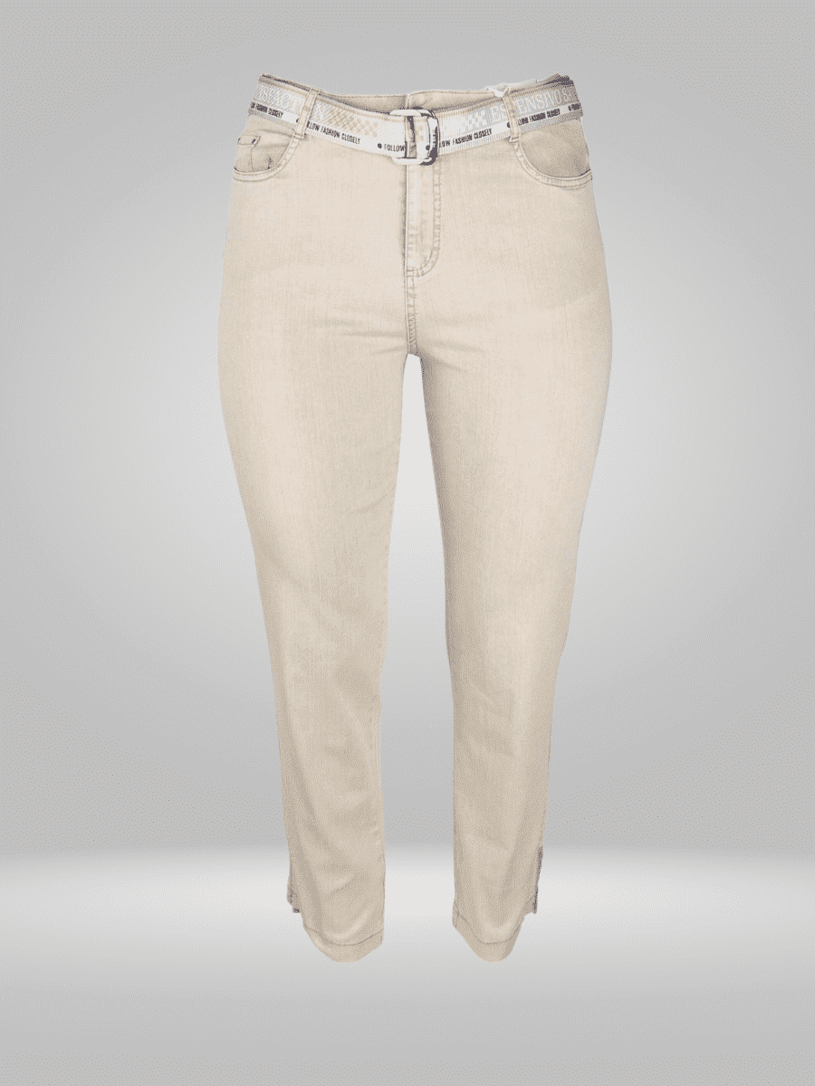 Upgrade your wardrobe with our Cotton Blend Estensivo Peg Leg Jeans, crafted from a blend of 50% cotton, 45% polyester, and 5% lycra for the perfect balance of comfort and stretch. These jeans feature a peg leg design and offer ultimate style and comfort. Shop now for the ultimate addition to your wardrobe!