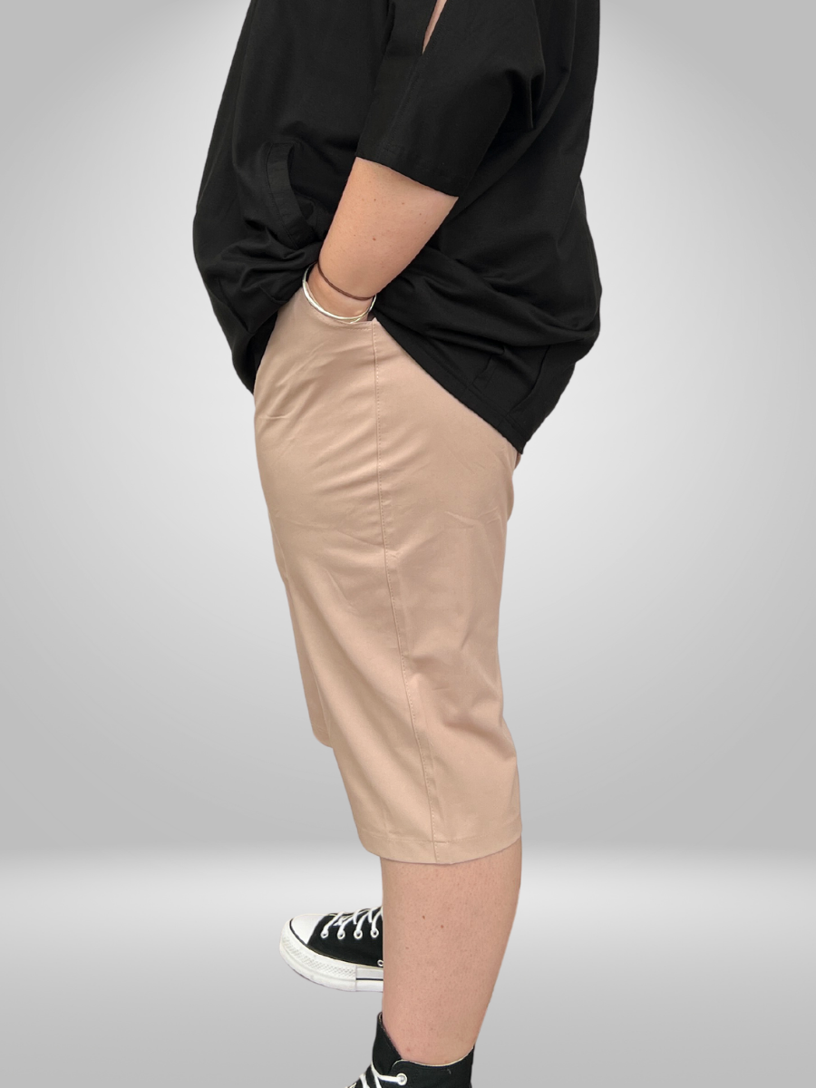 Upgrade your wardrobe with RBR Plus Size Capris (20-26), featuring a soft and stretchy fabric for ultimate comfort. These capris are designed with a lightweight material that allows for breathability, making them perfect for all-day wear. Available in a range of sizes, these capris are a must-have for any fashion-forward individual looking for both style and comfort.