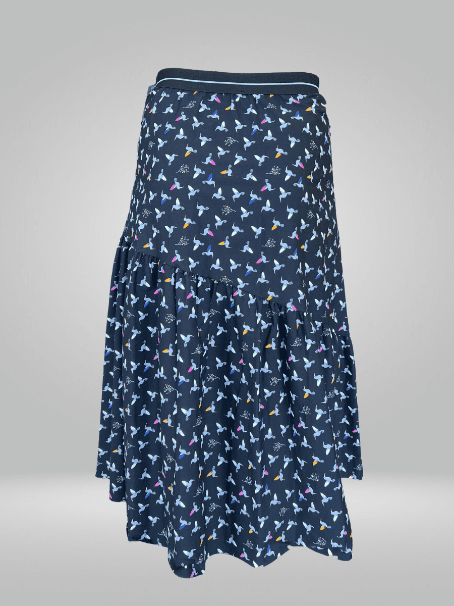 Introducing the Pienna Skirt (12-18), a sophisticated and versatile piece featuring a high-waisted silhouette. Made from a lightweight and comfortable fabric, this skirt can be dressed up or down for any event. Elevate your wardrobe with this timeless and chic addition.