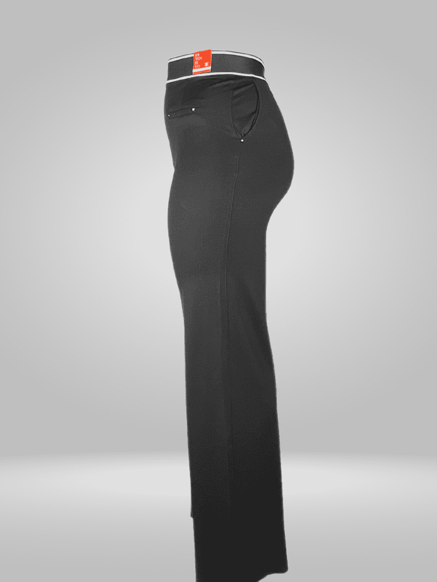 Upgrade your style game with our Estensivo Flare Pants! Crafted from a blend of 92% Nylon and 8% Elastane, these pants offer a comfortable and figure-flattering fit. Whether for a casual day out or a special event, these pants will give you the confidence to make a statement. Shop now and elevate your wardrobe!