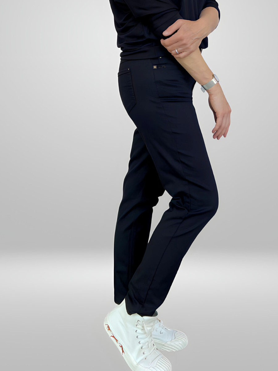 Get accurate measurements for the Estensivo Pants with our LayFlat size chart. See the waist, front rise, hip, thigh, length, knee, inseam, leg opening, and back rise in centimeters and inches. Please note that flat lay measurements may vary slightly due to fabric stretch and measurement variation. Mobile users, scroll right on the image carousel for a visual representation.