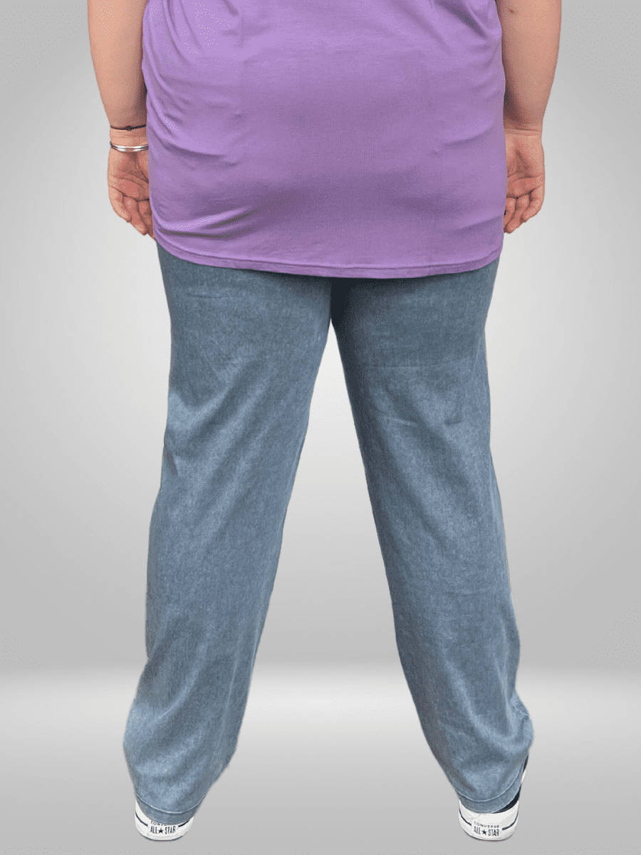 Get the perfect fit with Duran Plus Size Jeans. This table provides measurements in centimeters and inches for waist, front rise, hip, thigh, length, knee, inseam, leg opening, and back rise. Please note that flat lay measurements may vary slightly due to fabric stretch and measurement variation. Mobile users, scroll right on the image carousel for a visual representation. Shop now for the perfect fit!