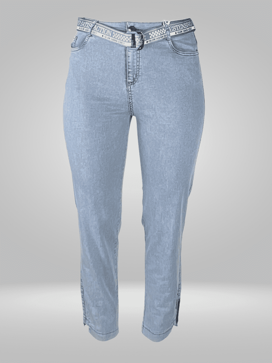 Upgrade your wardrobe with our Cotton Blend Estensivo Peg Leg Jeans, crafted from a blend of 50% cotton, 45% polyester, and 5% lycra for the perfect balance of comfort and stretch. These jeans feature a peg leg design and offer ultimate style and comfort. Shop now for the ultimate addition to your wardrobe!