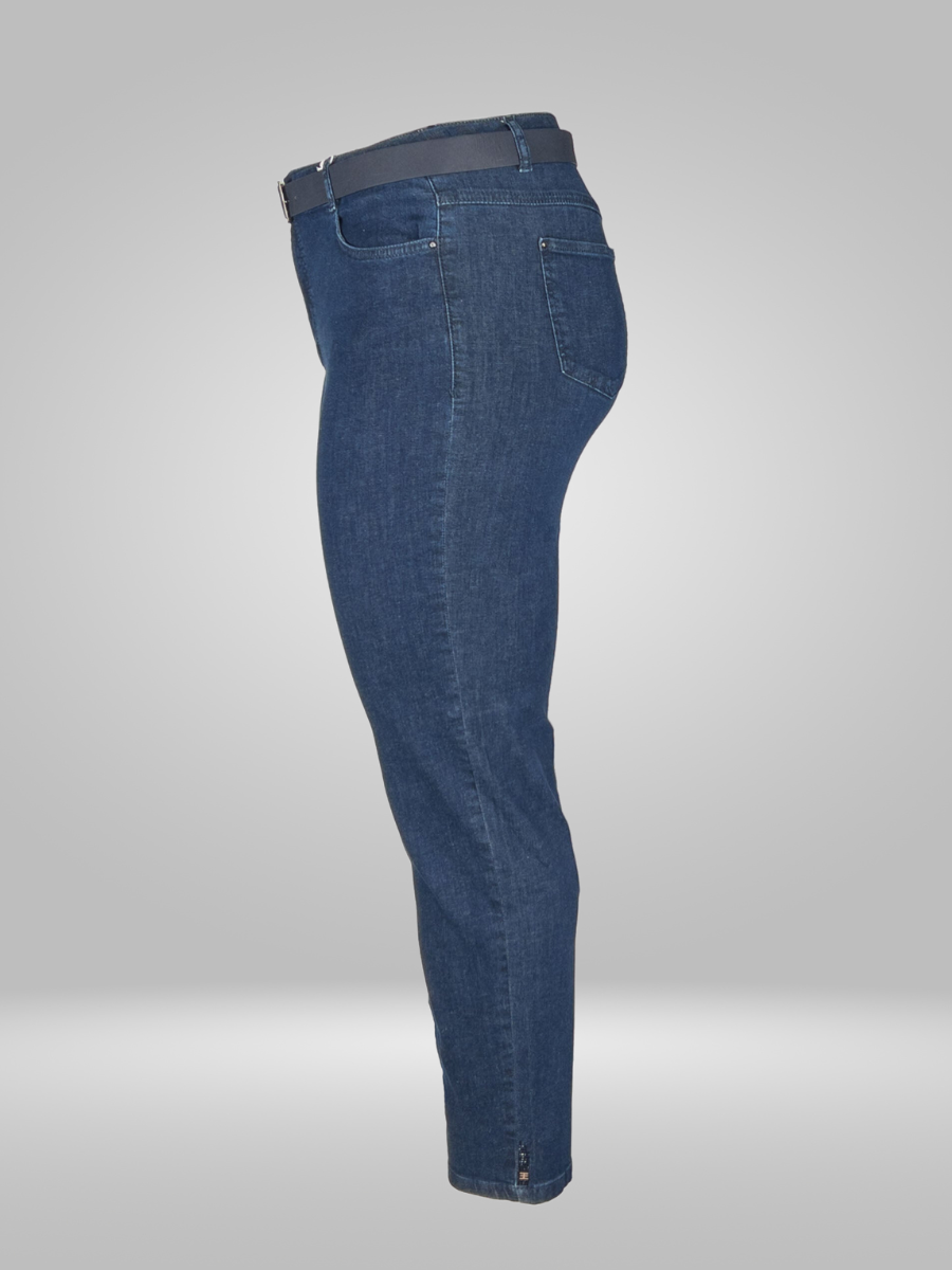 Get accurate measurements for the Estensivo Pants with our LayFlat size chart. See the waist, front rise, hip, thigh, length, knee, inseam, leg opening, and back rise in centimeters and inches. Please note that flat lay measurements may vary slightly due to fabric stretch and measurement variation. Mobile users, scroll right on the image carousel for a visual representation.