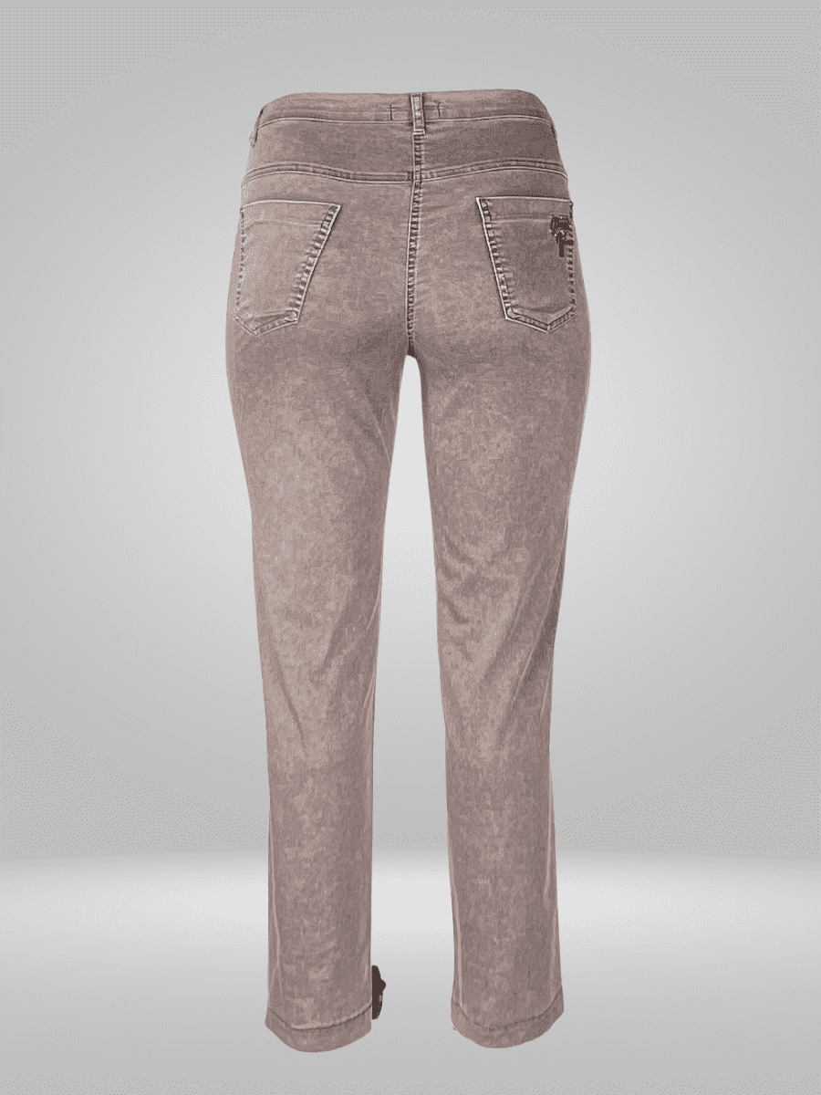 Get accurate measurements for Duran Jeans with our LayFlat size chart. Waist, front rise, hip, thigh, length, knee, inseam, leg opening, and back rise in centimeters and inches. Please note that measurements may vary slightly due to fabric stretch and human error. Mobile users, scroll right for visual representation.