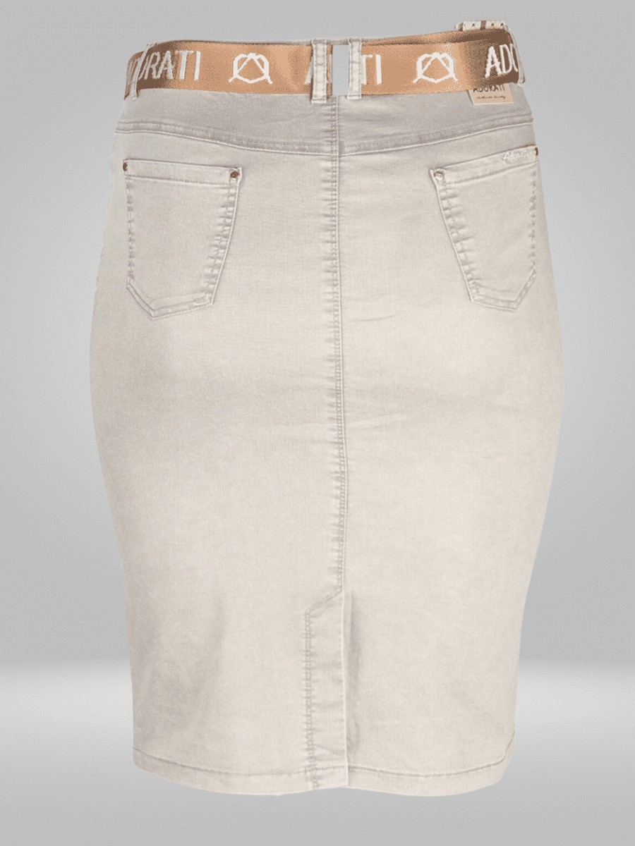 Upgrade your denim game with the Adorati Plus Size Denim Skirt, available in sizes 12-26. This stylish skirt is designed to flatter curvy figures, with a flat lay measurement of 86cm at the waist and 104cm at the hip. The length measures 66cm, and the hem is 104cm. Perfect for any occasion, this denim skirt is a must-have for your wardrobe.