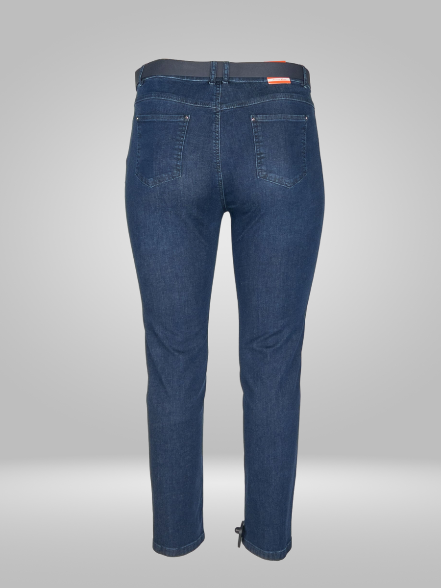 Get accurate measurements for the Estensivo Pants with our LayFlat size chart. See the waist, front rise, hip, thigh, length, knee, inseam, leg opening, and back rise in centimeters and inches. Please note that flat lay measurements may vary slightly due to fabric stretch and measurement variation. Mobile users, scroll right on the image carousel for a visual representation.