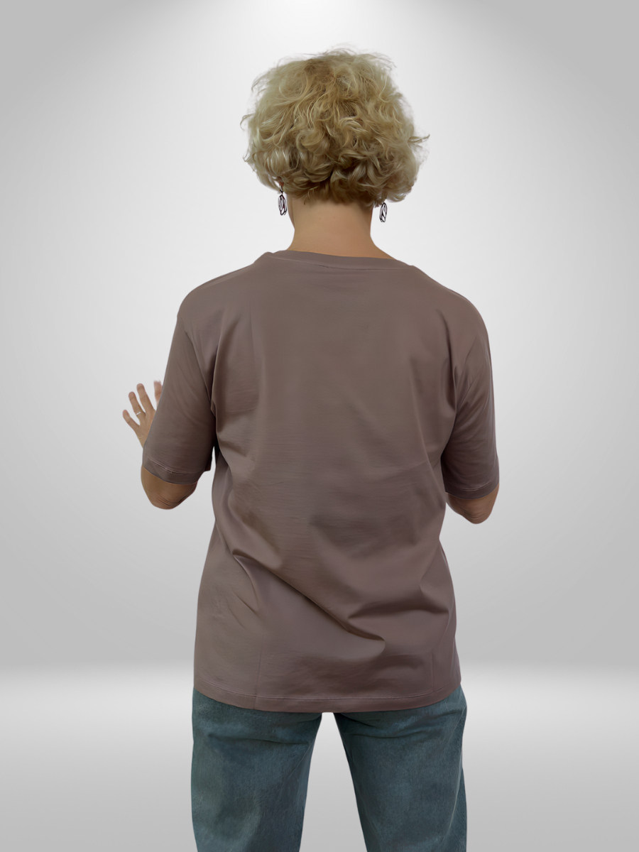 Upgrade your wardrobe with the Destello Blouse (12-16), crafted from 100% soft and breathable cotton. This stylish top offers a comfortable and flattering fit, perfect for any occasion. Add a touch of luxury to your look with the Destello Blouse!