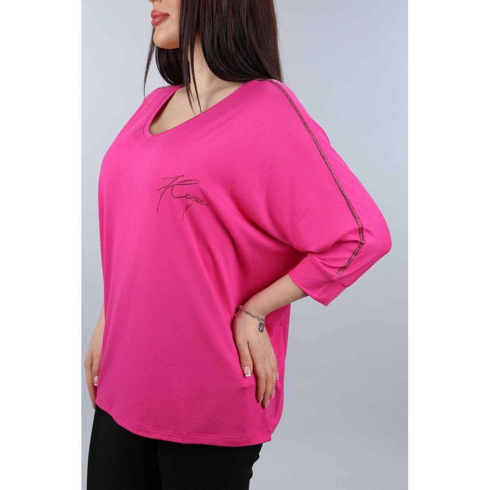 Introducing the Kazee Blouse for women, made with 97% viscose and 3% elastane for a comfortable and flattering fit. Featuring the Kazee logo on a V-neck and long sleeves, this blouse is perfect for any occasion. Made with combed cotton for a soft and luxurious feel. Shop now and elevate your wardrobe with this must-have piece.