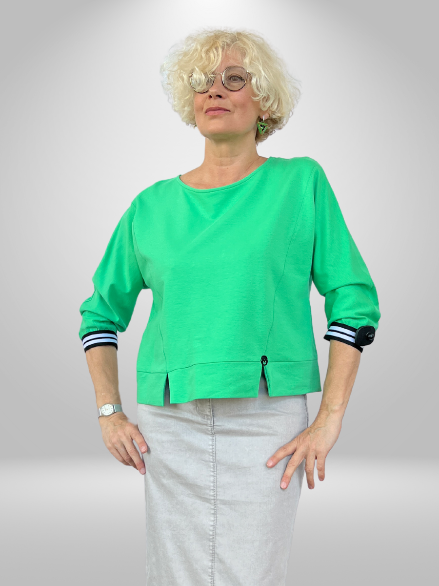 Upgrade your wardrobe with the Pienna Blouse (size 14-18), designed for a perfect fit that accentuates your figure. Made with a stretchy and comfortable fabric, this blouse is ideal for all-day wear. Its tailored design adds a touch of sophistication to any outfit. Shop now and elevate your style game!