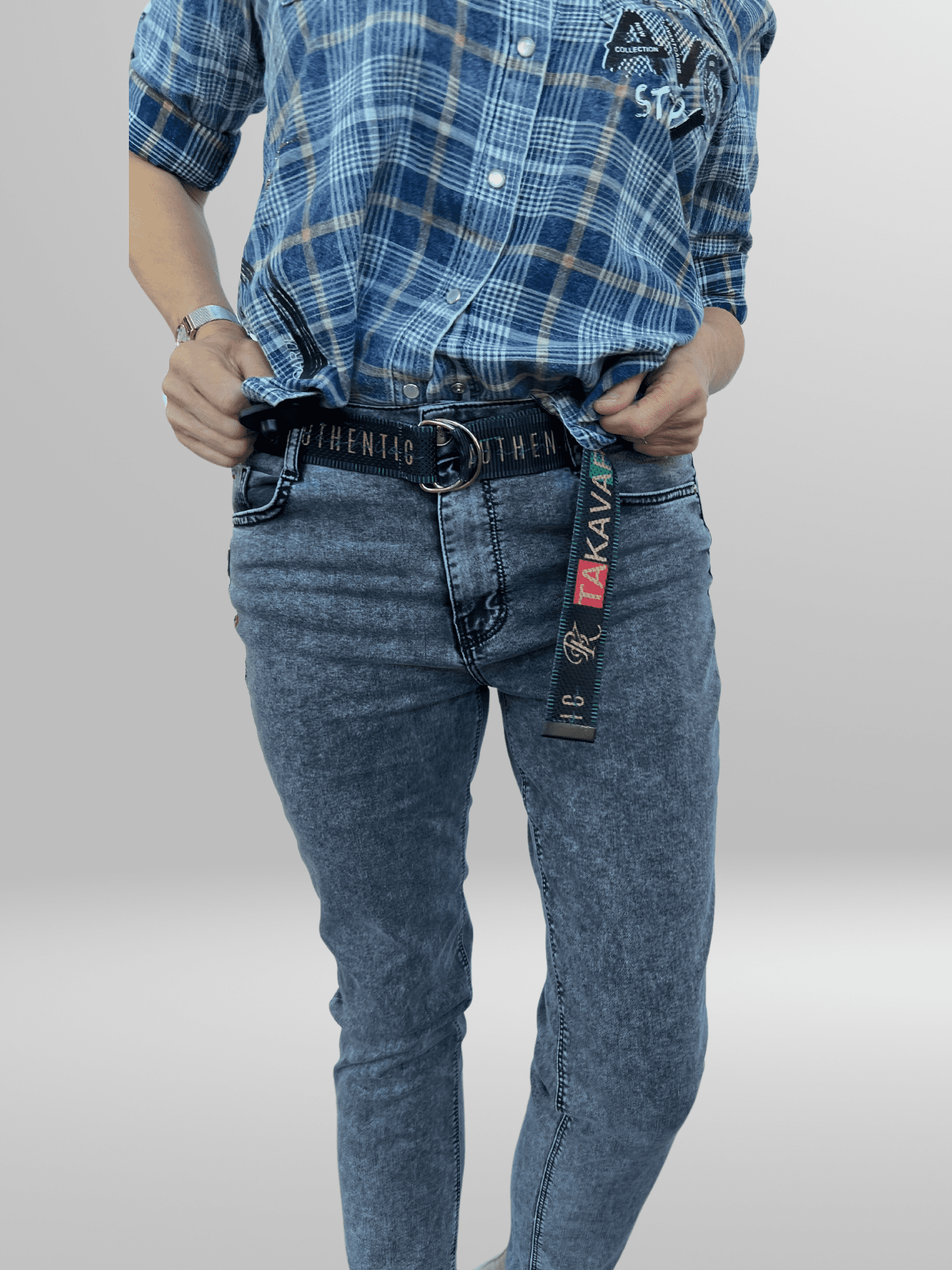 Upgrade your wardrobe with our Takavar Skinny Jeans (12-18), crafted from a blend of 64% polyester, 31% viscose, and 5% elastane for the perfect fit. These jeans offer both comfort and style, with a sleek and slimming design. Elevate your fashion game with these versatile and trendy jeans, available now.