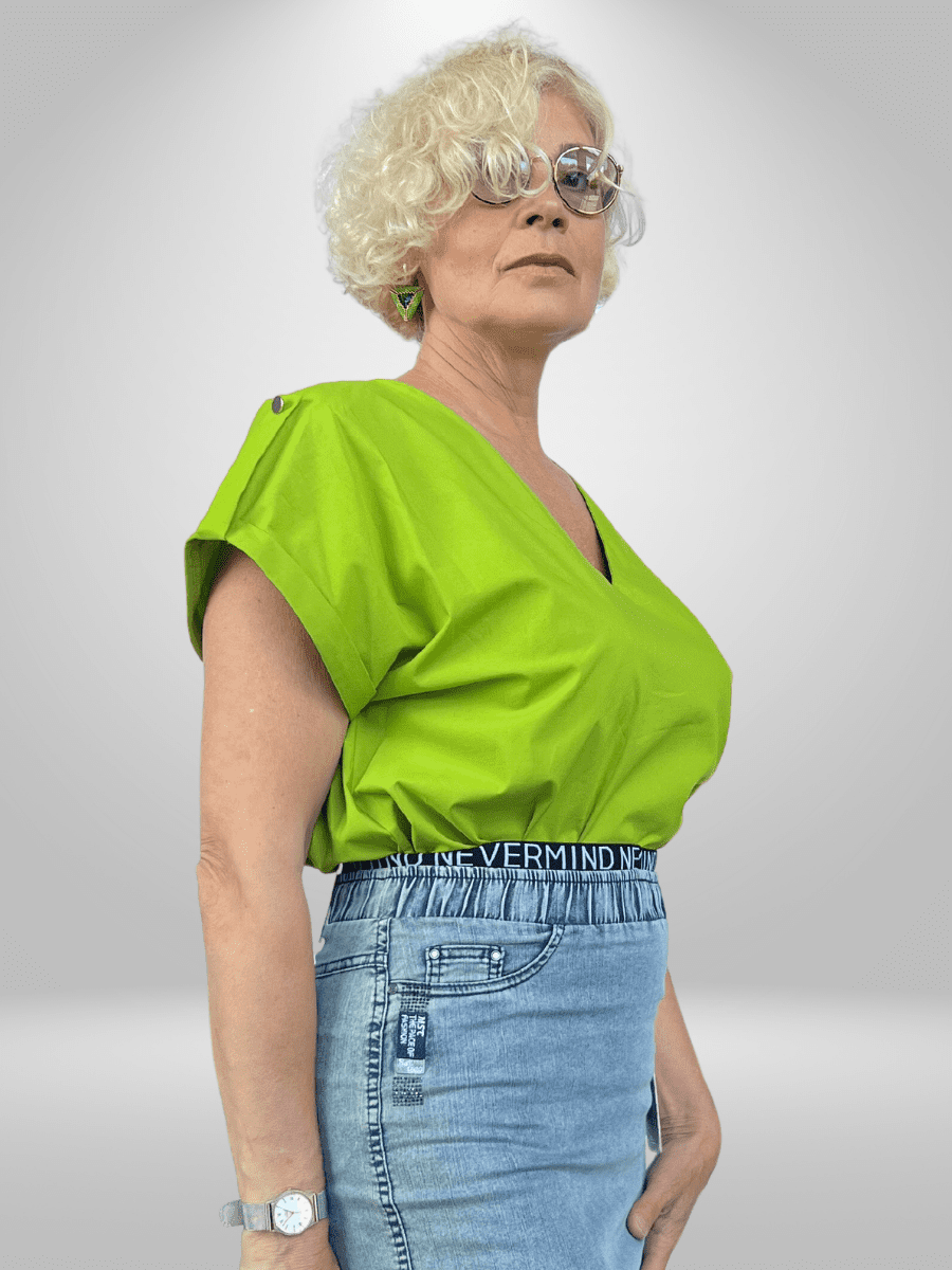 Upgrade your wardrobe with the Pienna Blouse (size 14-18), designed for a perfect fit that accentuates your figure. Made with a stretchy and comfortable fabric, this blouse is ideal for all-day wear. Its tailored design adds a touch of sophistication to any outfit. Shop now and elevate your style game!