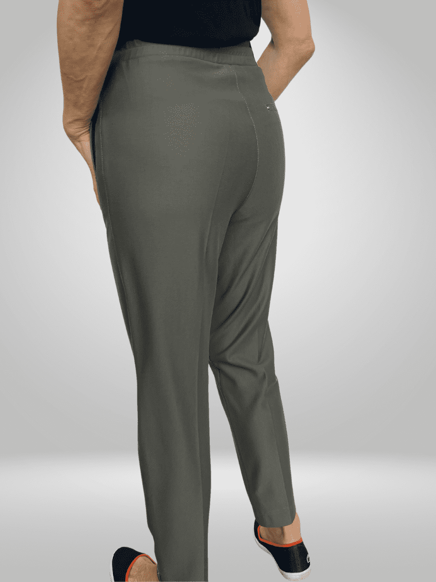 Upgrade your wardrobe with our Viscose Blend Estensivo Peg Leg Pants (12-18). Made with a blend of 67% Viscose, 27% Nylon, and 6% Lycra, these pants provide a comfortable and stylish fit. Perfect for any occasion, these pants offer a soft and breathable fabric for ultimate comfort. Elevate your style and embrace effortless elegance with these must-have pants.