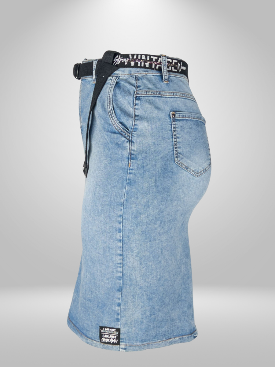 Upgrade your wardrobe with the Avangarde Curvy Skirt (12-18). This plus size skirt is made from a high-quality blend of 96% cotton and 4% lycra, ensuring both comfort and style. Its breathable fabric makes it suitable for any climate. The flat lay measurements for size 14 include a 77cm waist, 97cm hip, 66cm length, and 102cm hem. Add this versatile and fashionable skirt to your collection today!