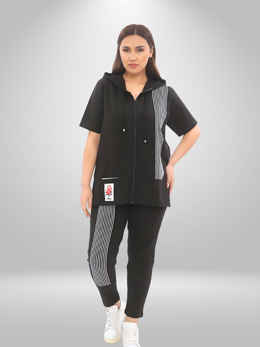 Stay comfortable and stylish with our Natural Munna Plus Size Shirt. Made with lightweight fabric, this shirt is designed for breathability and a comfortable fit. Available in sizes 22/24, 24/26, and 28/30, with bust measurements ranging from 126-140cm, waist measurements ranging from 138-166cm, hip measurements ranging from 146-178cm, and collar measurements of 23cm. Perfect for long days, this shirt is a must-have for any wardrobe. Shop now and enjoy the perfect fit!
