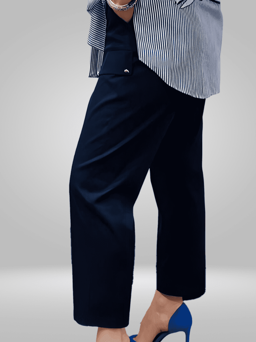 Stay stylish and comfortable all day long with Pienna Plus Size Blouse. Made with lightweight fabric, this blouse offers a comfortable fit and breathability. Perfect for long days, this blouse is a must-have for any wardrobe. Shop now!