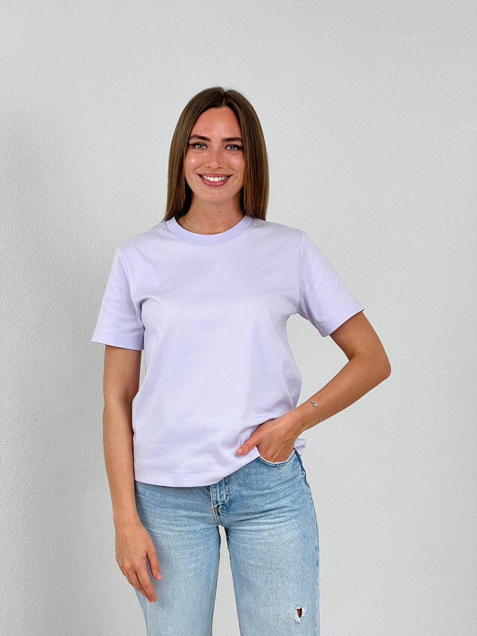 Upgrade your wardrobe with the Destello Blouse (12-16), crafted from 100% soft and breathable cotton. This stylish top offers a comfortable and flattering fit, perfect for any occasion. Add a touch of luxury to your look with the Destello Blouse!