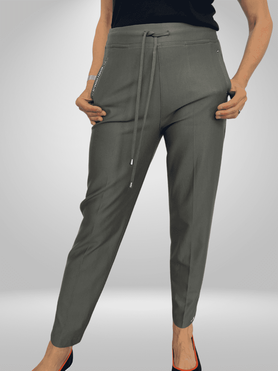 Upgrade your wardrobe with our Viscose Blend Estensivo Peg Leg Pants (12-18). Made with a blend of 67% Viscose, 27% Nylon, and 6% Lycra, these pants provide a comfortable and stylish fit. Perfect for any occasion, these pants offer a soft and breathable fabric for ultimate comfort. Elevate your style and embrace effortless elegance with these must-have pants.