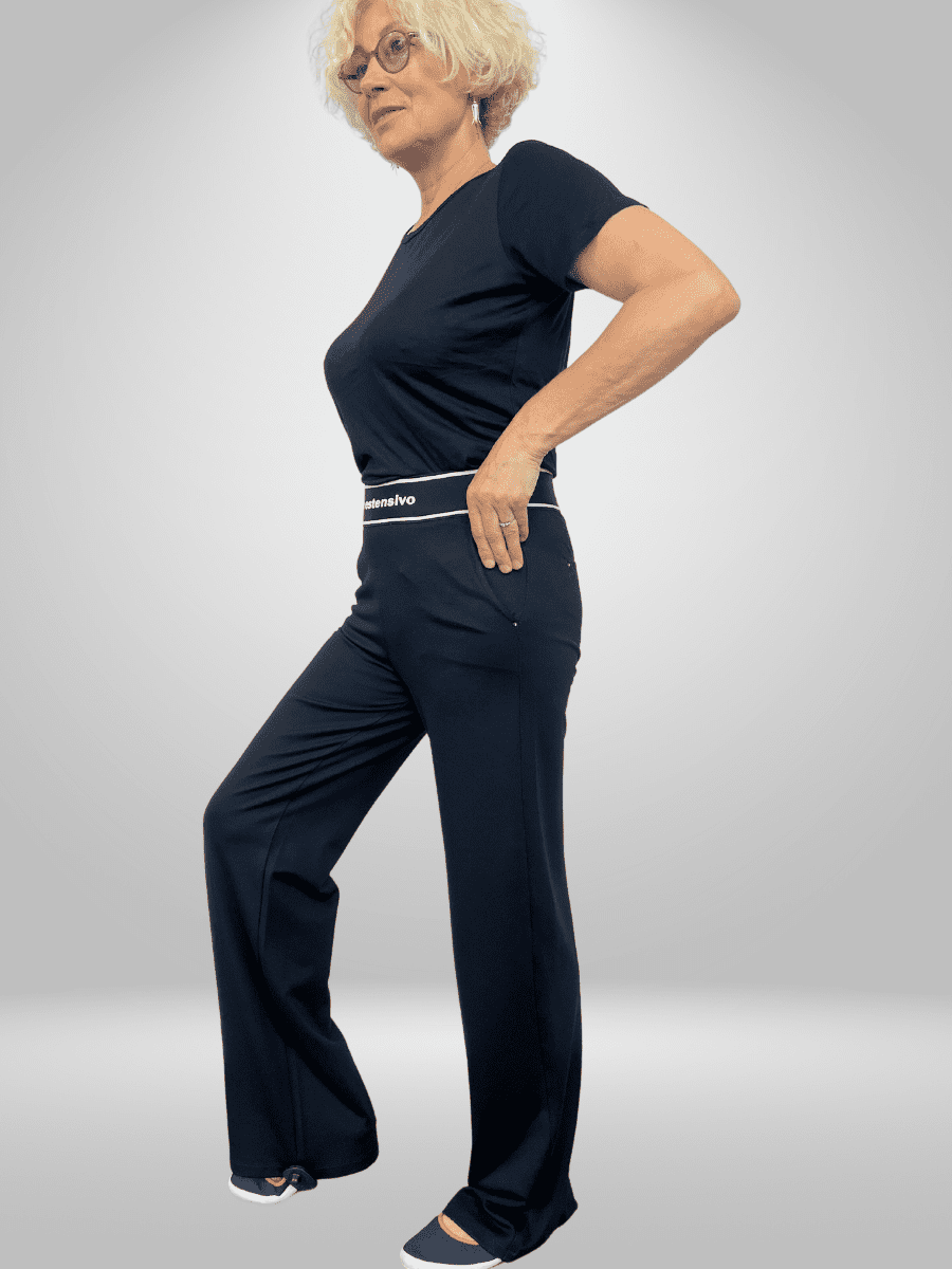 Upgrade your style game with our Estensivo Flare Pants! Crafted from a blend of 92% Nylon and 8% Elastane, these pants offer a comfortable and figure-flattering fit. Whether for a casual day out or a special event, these pants will give you the confidence to make a statement. Shop now and elevate your wardrobe!