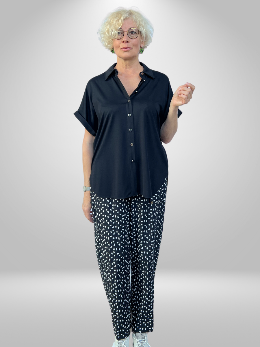Upgrade your wardrobe with Pienna Pants (size 14-18), designed for a flattering and comfortable fit. These pants feature a tailored design that accentuates your shape and offers all-day stretch and comfort. Perfect for any occasion, these pants are a must-have addition to your closet.