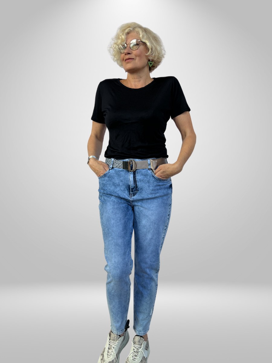 Elevate your wardrobe with Lady Coconad Slim Leg Jeans, crafted from a blend of 97% cotton and 3% elastane for the ultimate combination of comfort and fashion. These jeans are designed to make a statement and boost your confidence, without sacrificing on comfort. Upgrade your denim game with Lady Coconad and embrace effortless style.