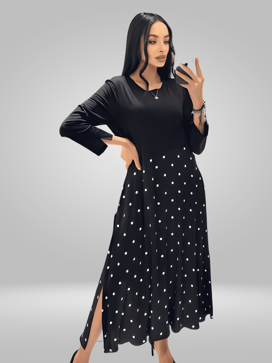 Introducing the Pienna Dress, a stylish and comfortable plus size option. This form-fitting dress is made of a soft and flexible material, ensuring a flattering and cozy fit. Perfect for any occasion, this dress is a must-have for your wardrobe.