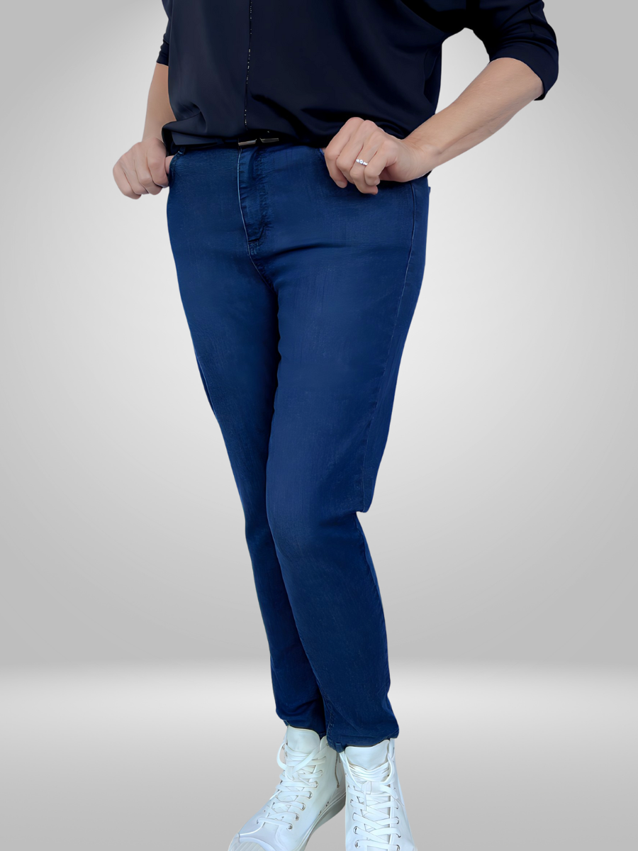 Get accurate measurements for the Estensivo Pants with our LayFlat size chart. See the waist, front rise, hip, thigh, length, knee, inseam, leg opening, and back rise in centimeters and inches. Please note that flat lay measurements may vary slightly due to fabric stretch and measurement variation. Mobile users, scroll right on the image carousel for a visual representation.