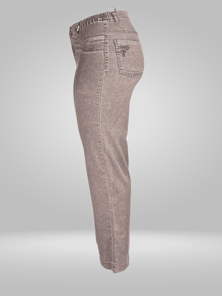 Get accurate measurements for Duran Jeans with our LayFlat size chart. Waist, front rise, hip, thigh, length, knee, inseam, leg opening, and back rise in centimeters and inches. Please note that measurements may vary slightly due to fabric stretch and human error. Mobile users, scroll right for visual representation.