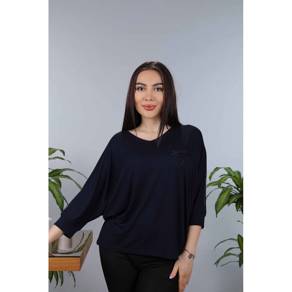 Introducing the Kazee Blouse for women, made with 97% viscose and 3% elastane for a comfortable and flattering fit. Featuring the Kazee logo on a V-neck and long sleeves, this blouse is perfect for any occasion. Made with combed cotton for a soft and luxurious feel. Shop now and elevate your wardrobe with this must-have piece.