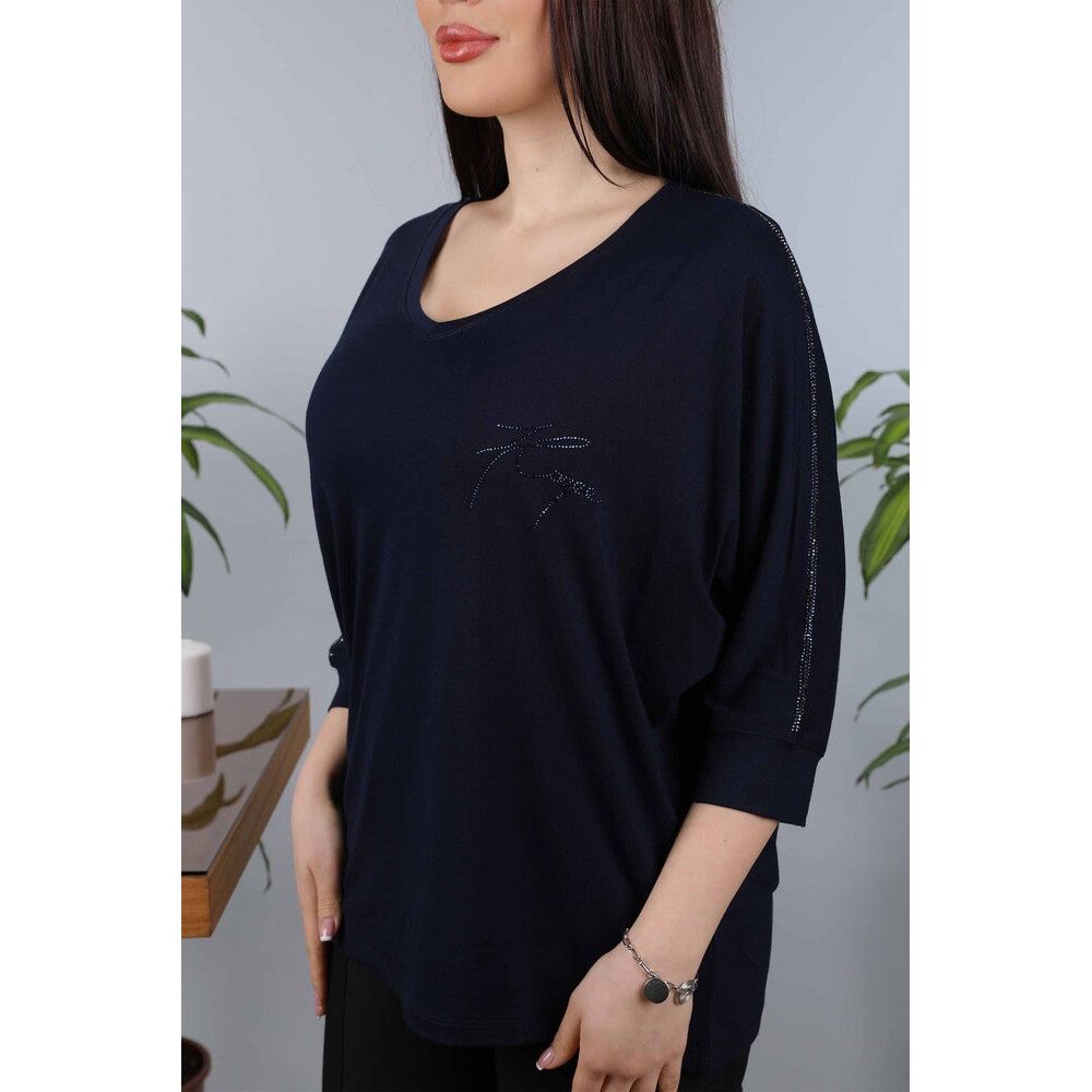 Introducing the Kazee Blouse for women, made with 97% viscose and 3% elastane for a comfortable and flattering fit. Featuring the Kazee logo on a V-neck and long sleeves, this blouse is perfect for any occasion. Made with combed cotton for a soft and luxurious feel. Shop now and elevate your wardrobe with this must-have piece.