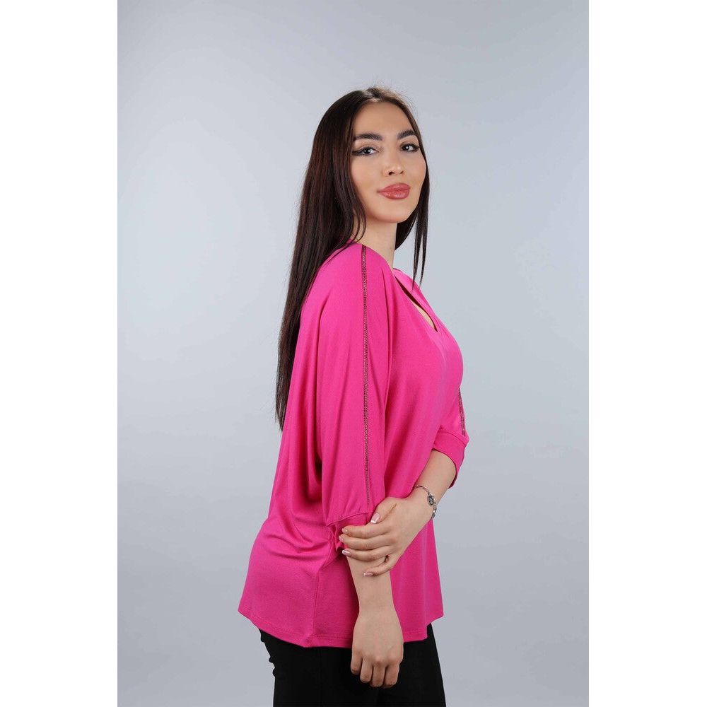 Introducing the Kazee Blouse for women, made with 97% viscose and 3% elastane for a comfortable and flattering fit. Featuring the Kazee logo on a V-neck and long sleeves, this blouse is perfect for any occasion. Made with combed cotton for a soft and luxurious feel. Shop now and elevate your wardrobe with this must-have piece.