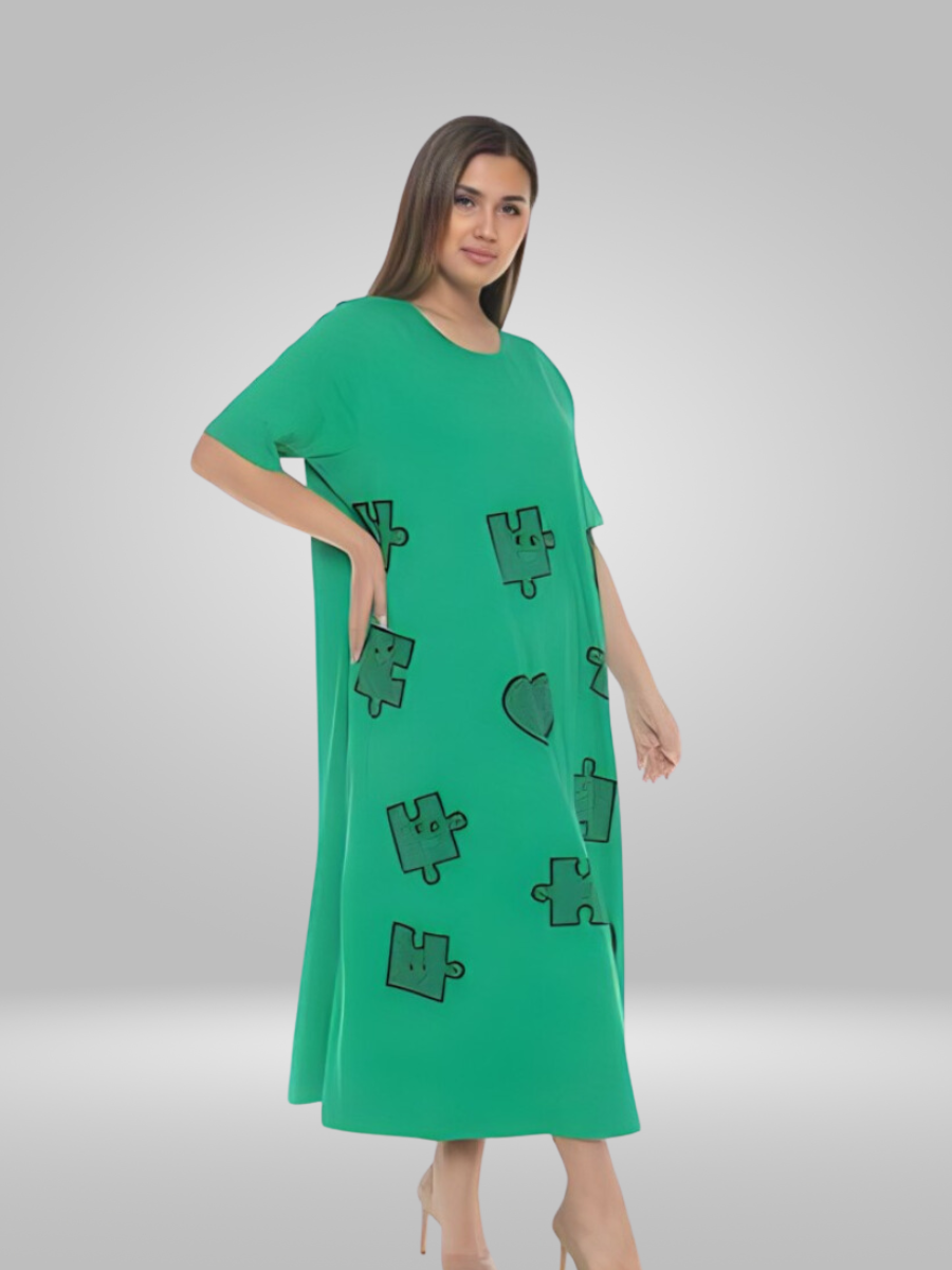 Stay comfortable and stylish in the Natural Munna Plus Size Dress. Made with lightweight fabric, this dress is designed for a comfortable fit and breathability, perfect for long days. Available in sizes 22/24, 24/26, and 28/30, with bust, waist, hip, collar, shoulder, sleeve, front length, and back length measurements in centimeters. Add this versatile dress to your wardrobe for a flattering and comfortable look.