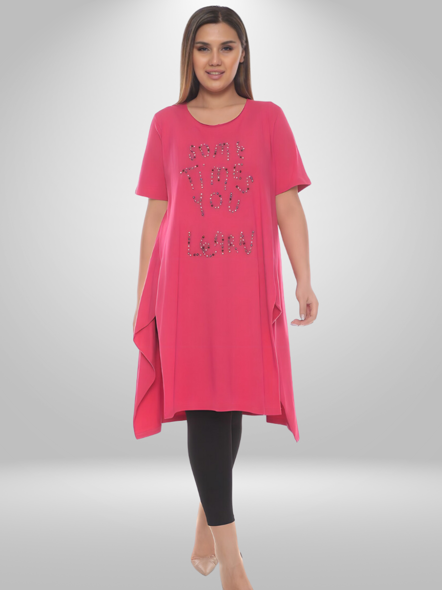 This Natural Munna Plus Size Tunic is the perfect addition to your wardrobe. Made with lightweight fabric, it offers a comfortable fit and breathability for all-day wear. The tunic is available in sizes 20-26, with measurements in centimeters for a precise fit. The tunic features a flattering collar, shoulder detailing, and a stylish front and back length. Pair it with your favorite bottoms for a chic and effortless look.